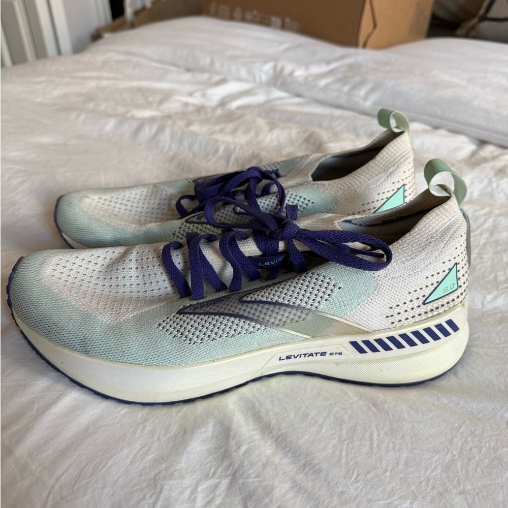 Brooks Levitate GTS White and Blue Sneakers
